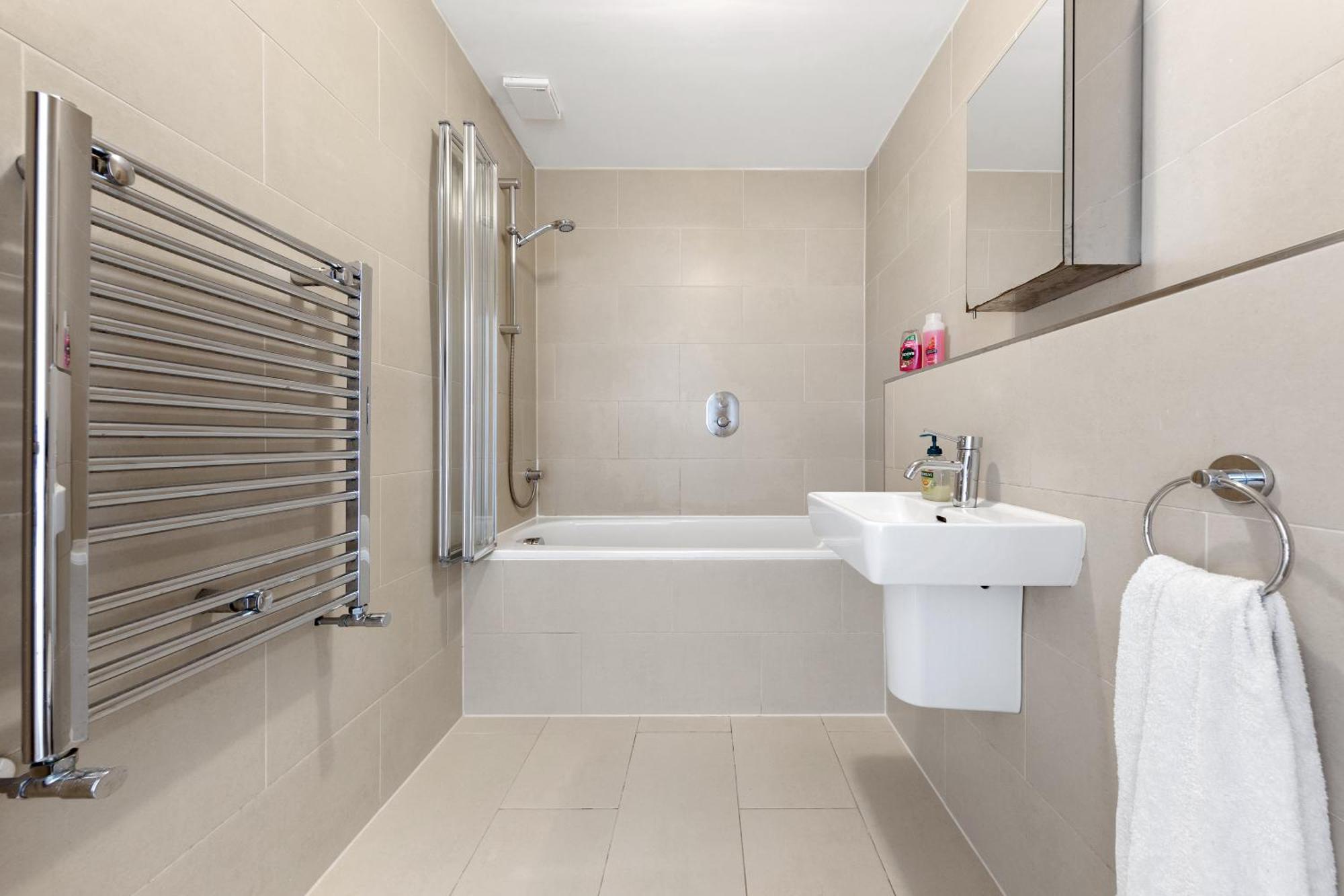 Luxury 4 Bedroom Flat With Stunning Shard View From Terrace In Central London! Next To Station, Sleeps 9 Exterior foto
