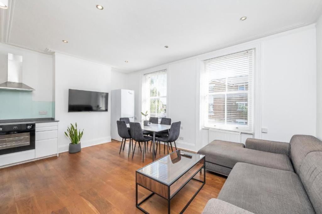 Luxury 4 Bedroom Flat With Stunning Shard View From Terrace In Central London! Next To Station, Sleeps 9 Quarto foto