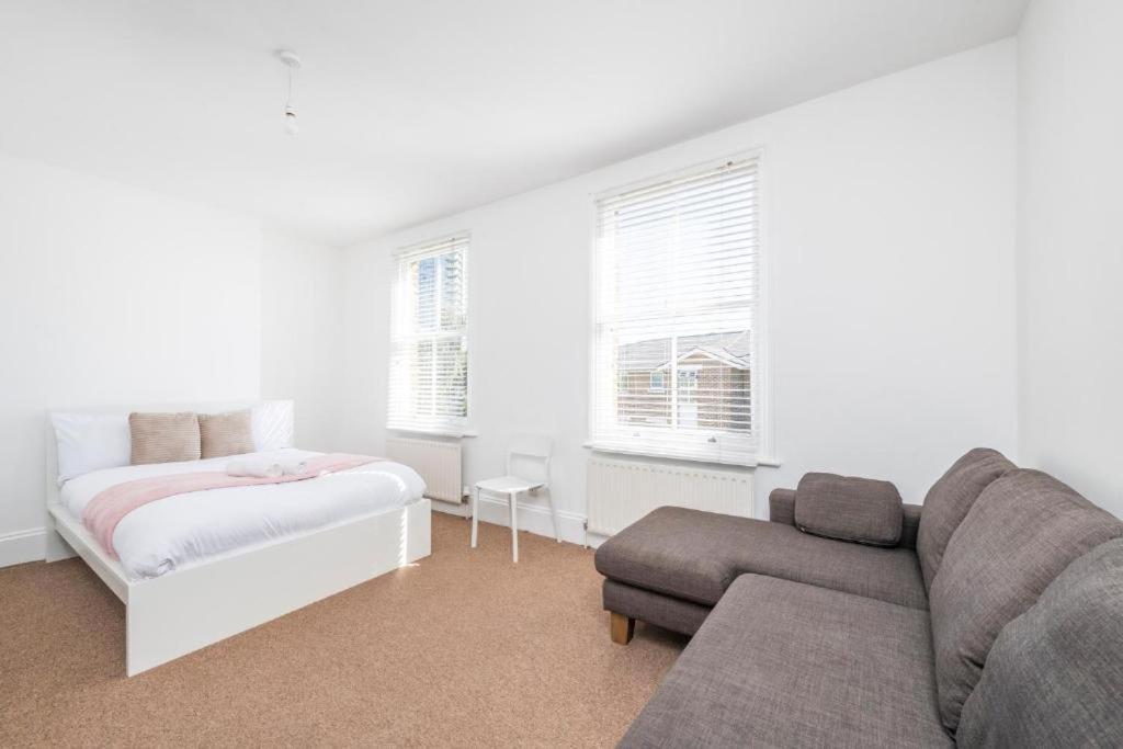 Luxury 4 Bedroom Flat With Stunning Shard View From Terrace In Central London! Next To Station, Sleeps 9 Quarto foto