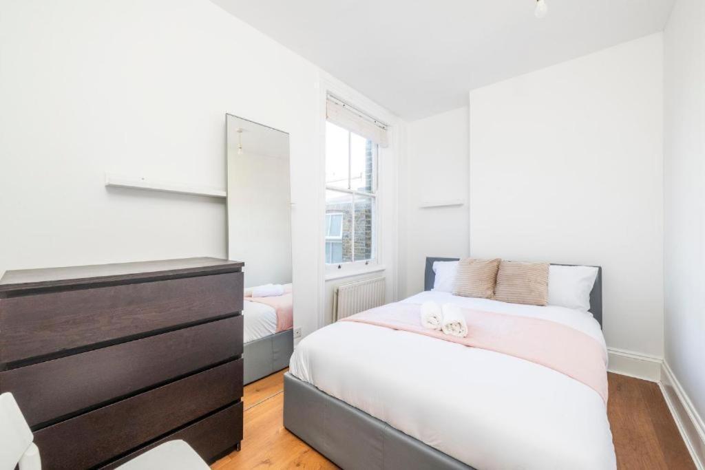 Luxury 4 Bedroom Flat With Stunning Shard View From Terrace In Central London! Next To Station, Sleeps 9 Quarto foto