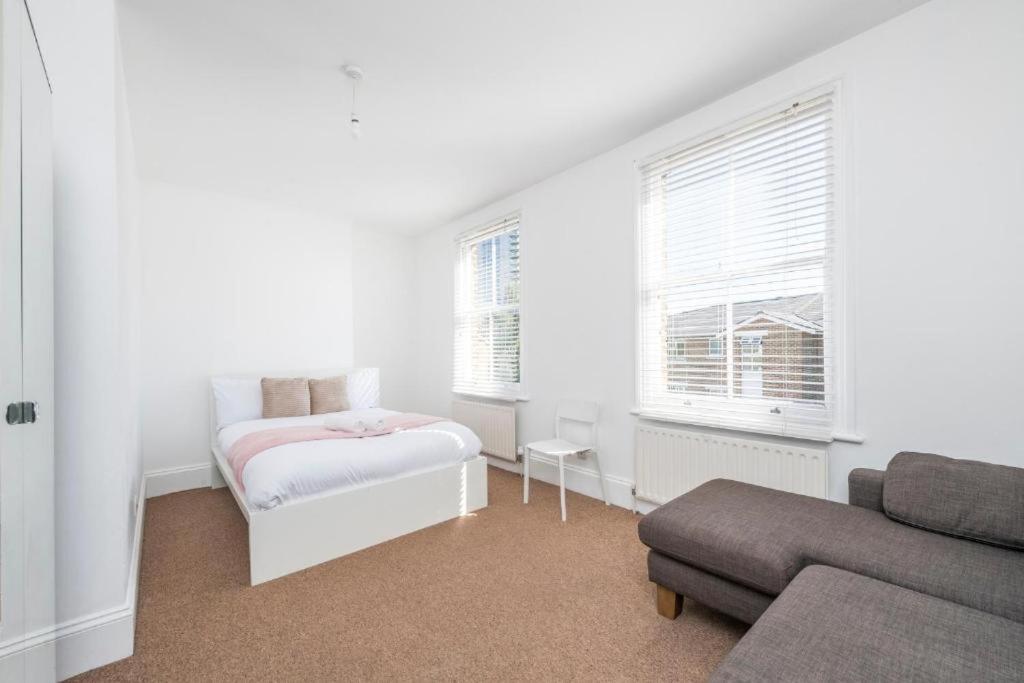 Luxury 4 Bedroom Flat With Stunning Shard View From Terrace In Central London! Next To Station, Sleeps 9 Quarto foto